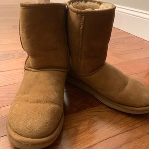 Short Ugg boots